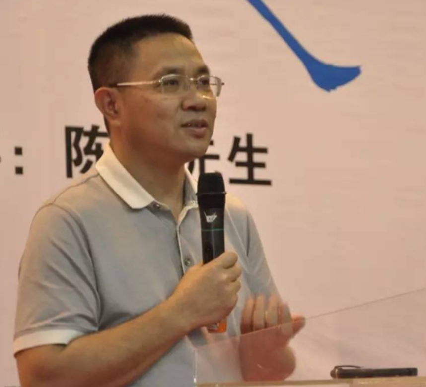 1980年,陈生以优异的成绩考入北京大学经济系,收到录取通知书的那一