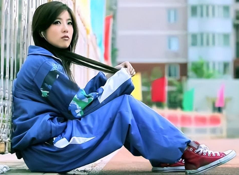 事实证明赵奕欢为了5000月薪而脱掉的衣服可能再也穿不上