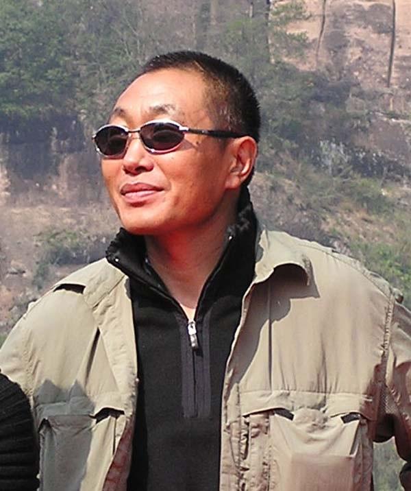 老演员父女对比刘亚津的女儿气质出众杜源的女儿是父亲的骄傲