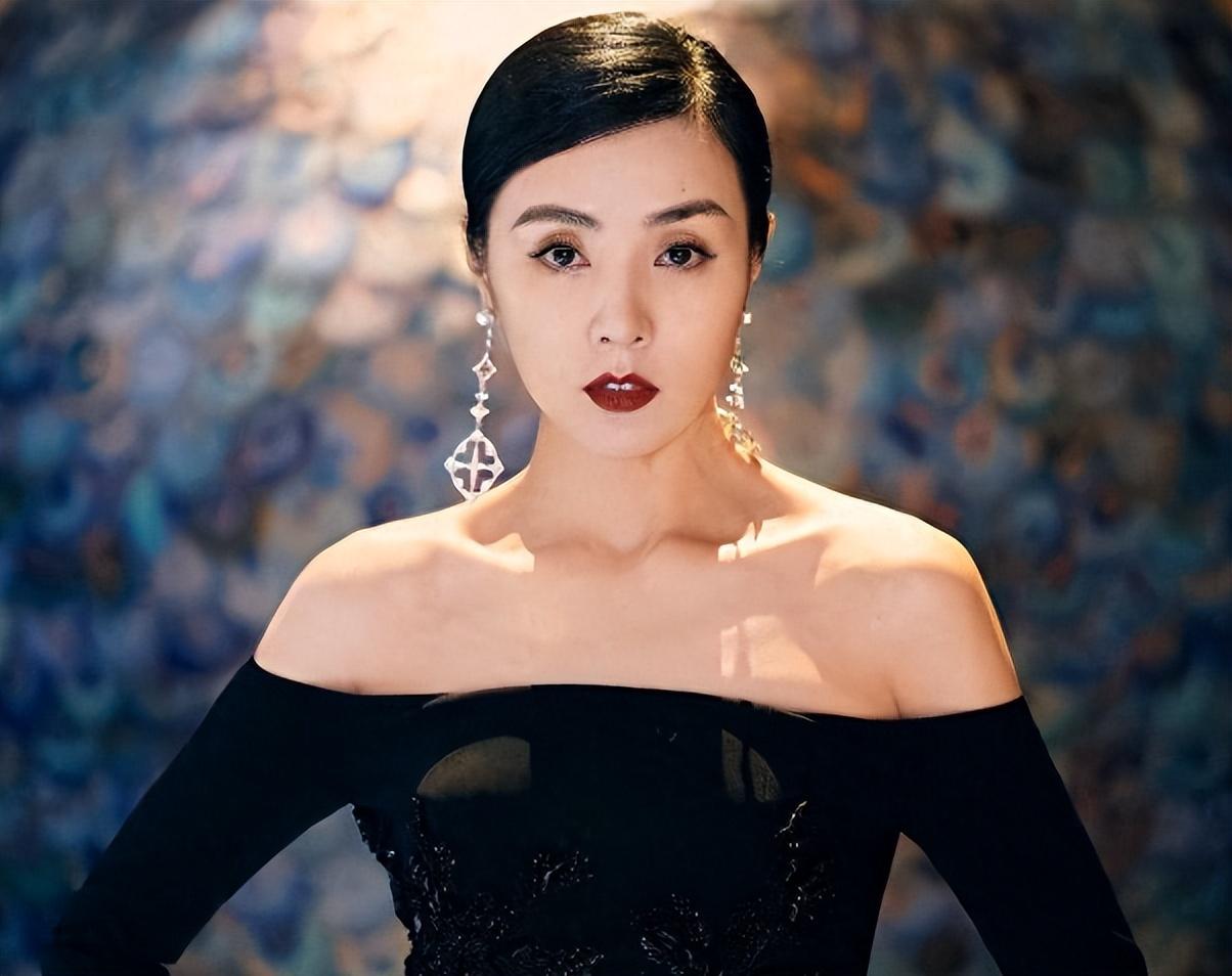 演员姜宏波姜文捧红她出道26年无绯闻50岁活得干净洒脱