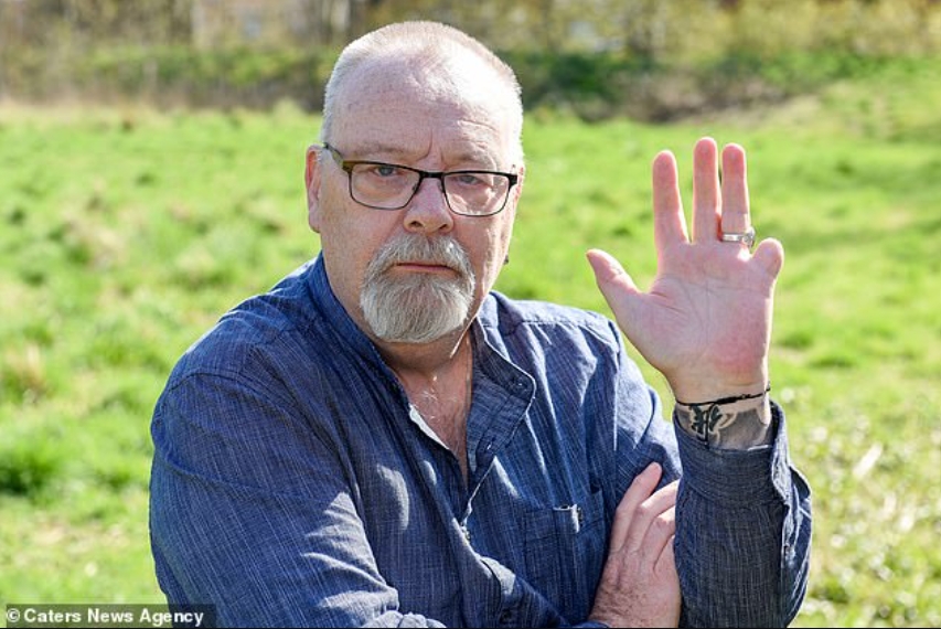 英国恋童癖猎人他装小孩专钓变态已送千人坐牢