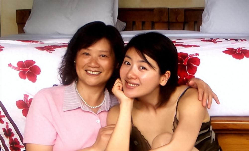 小李琳凭杜冰雁一炮走红二婚嫁给凌侍卫她赌对了