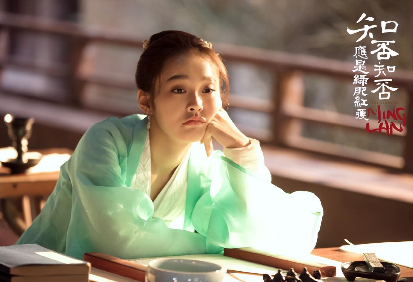 就在这个时候,张佳宁开始转变"战场",进入现代剧,主演了电视剧《一闪