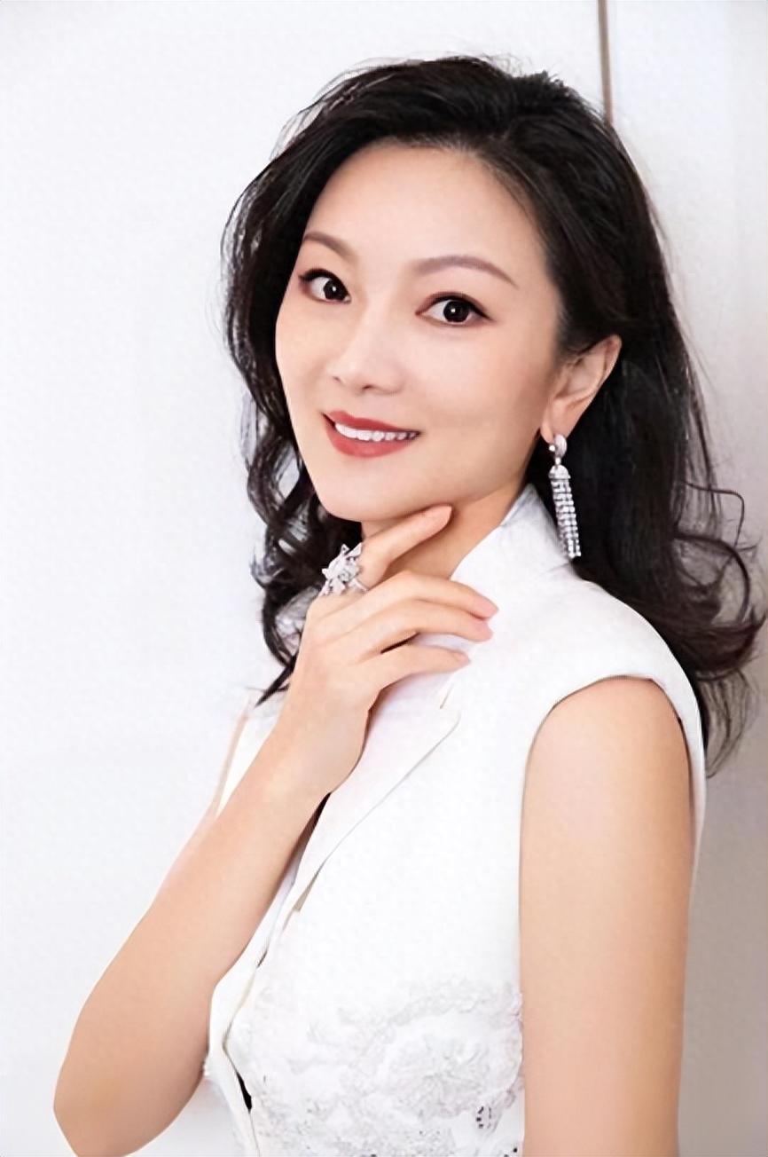 张艺谋原本打算与巩俐结婚结果被一个男人搅散了