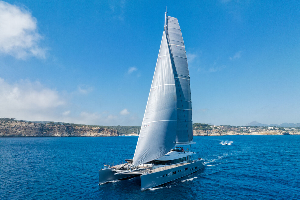 奢华航海的绝佳选择,流线型外观与卓越性能引领游艇市场新潮流