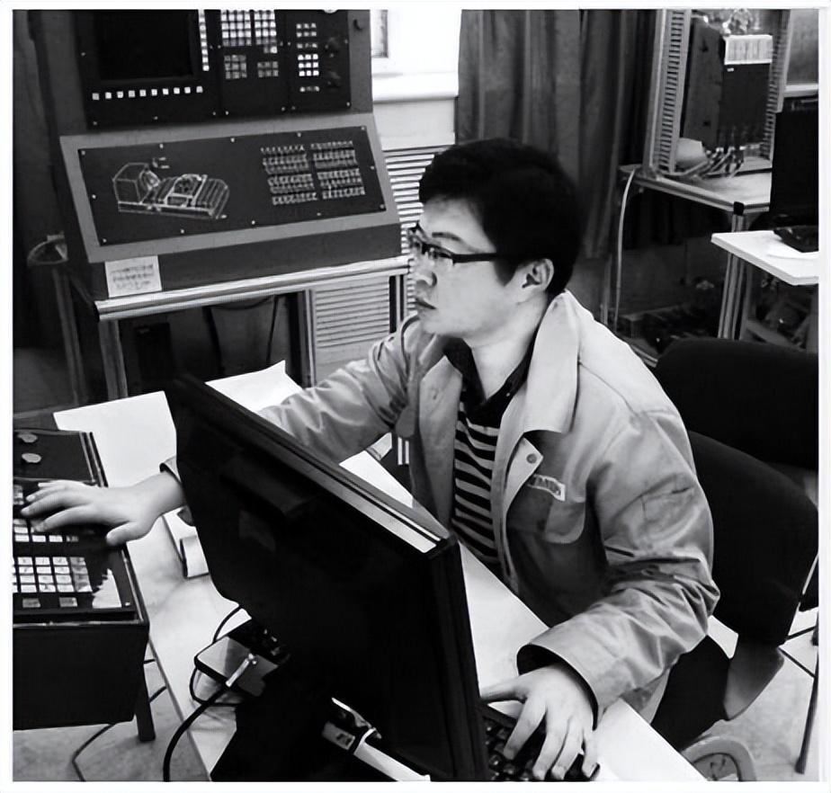 回顾那个考入北大随后退学读技校的周浩如今怎样了