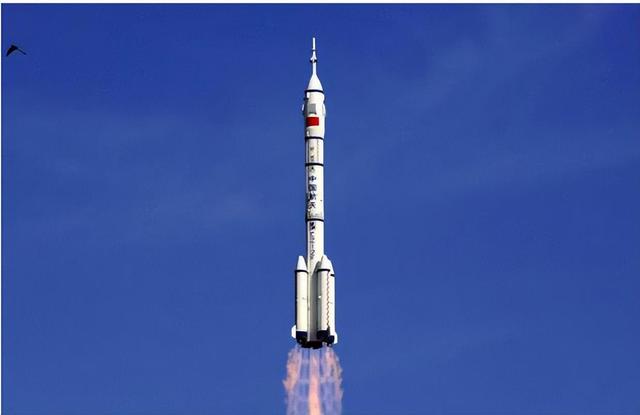 回顾:杨利伟在太空听到敲门声,13年后谜底被揭开,幸亏当时冷静