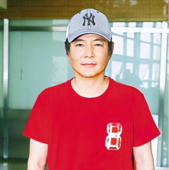 歌手周峰深圳街头离奇失踪9年时间下落不明连家人都找不到