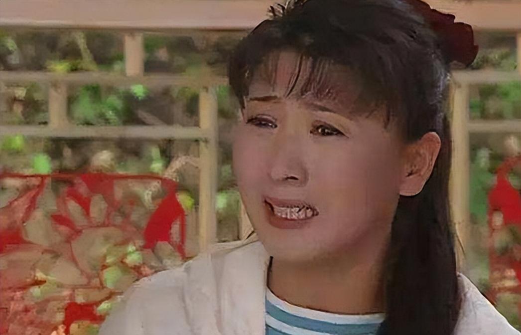 回顾闫学晶嫁大10岁二婚富商46岁高龄产女继女的选择让人泪目