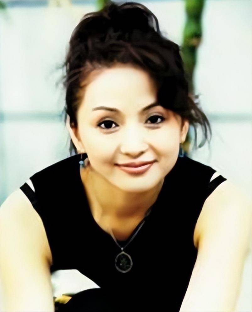 苦命的刘丹27岁去世父亲殉职哥哥离世萧剑为她扫墓多年