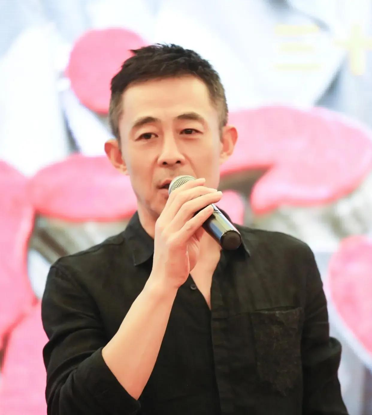 丈夫是老态龙钟妻子貌美如花忘年恋明星夫妻的幸福感真强