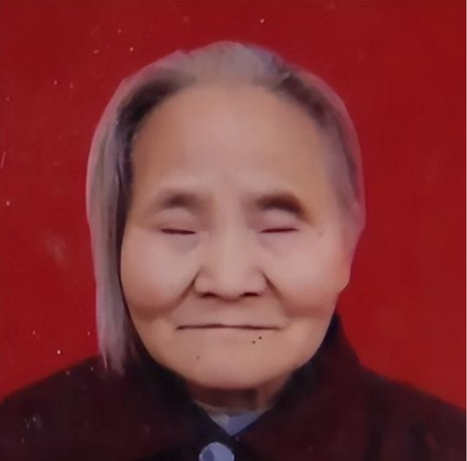 已经70岁的姚安心不仅两鬓斑白,满脸皱纹,他的身体也患了老年疾病