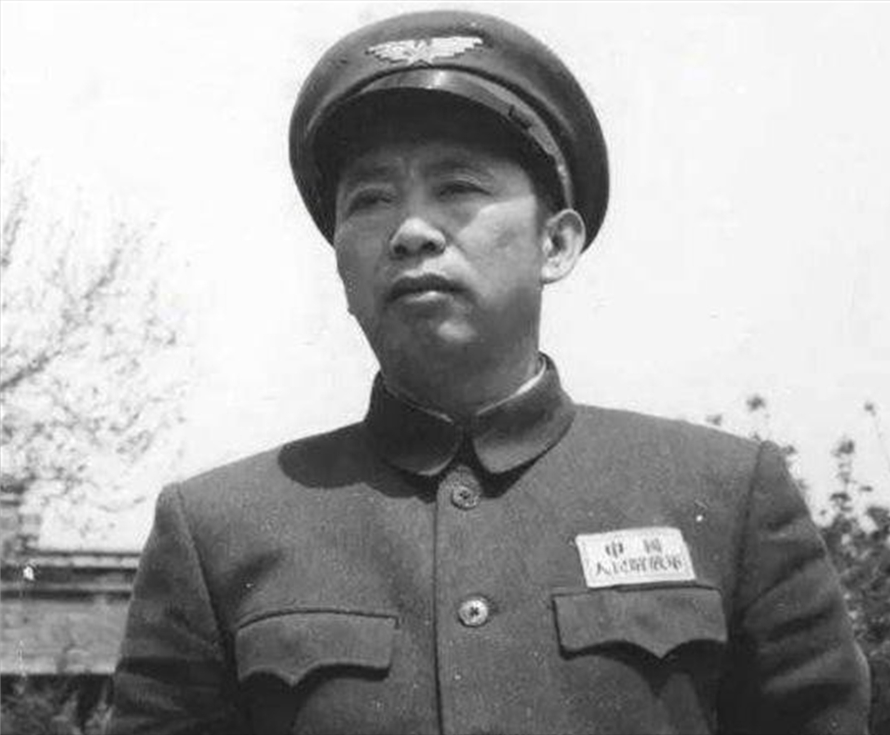 廖耀湘被俘后敬酒不喝还摔杯刘亚楼请出一人后他连敬3杯