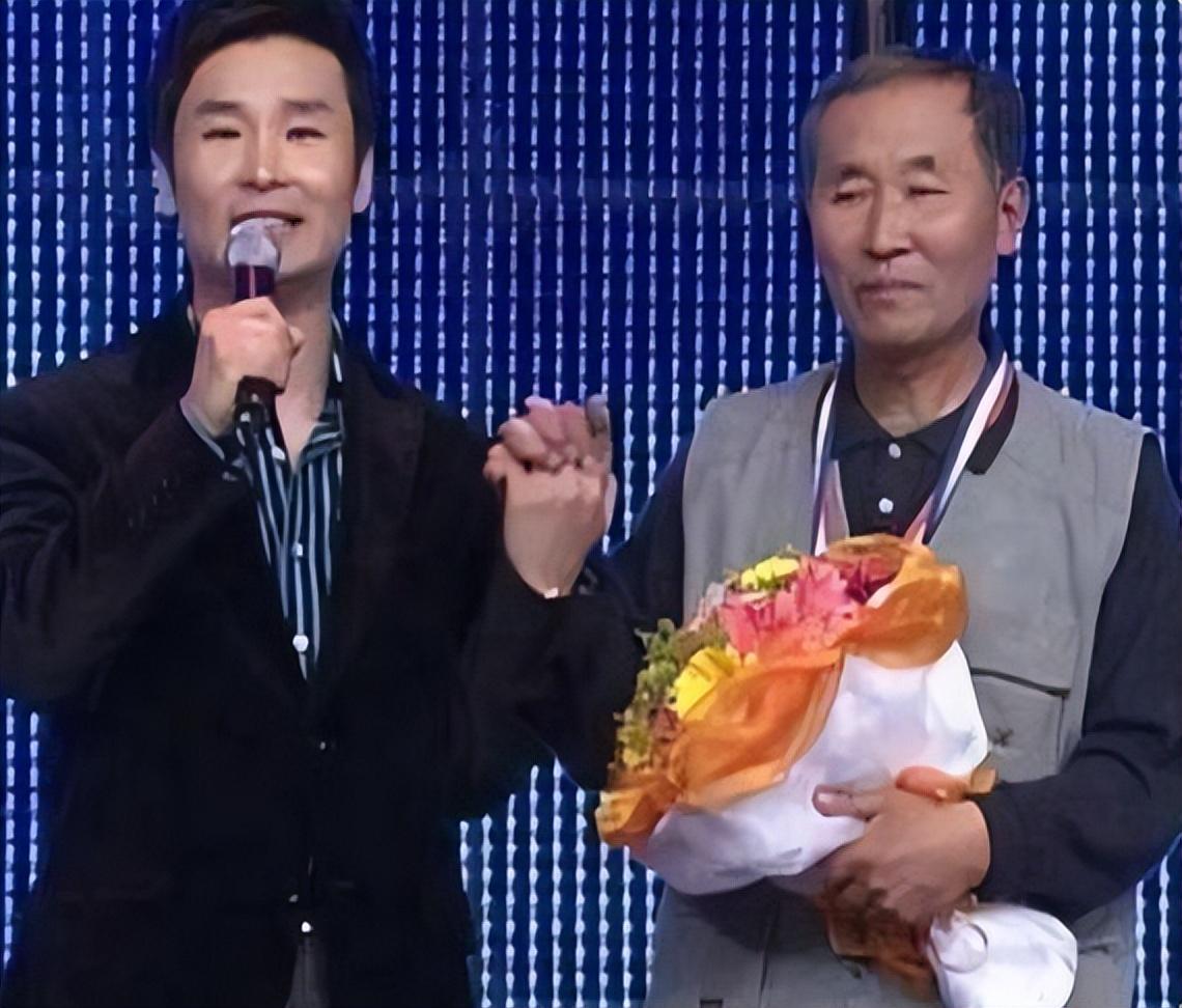 刘和刚4位老人同住一屋檐下他有苦说不出