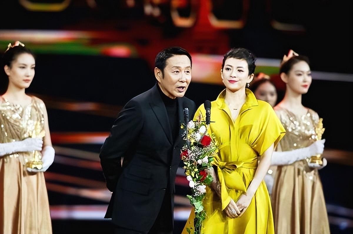 醒醒吧一部代表作都没有却高高在上当评委这些小丑羞不羞