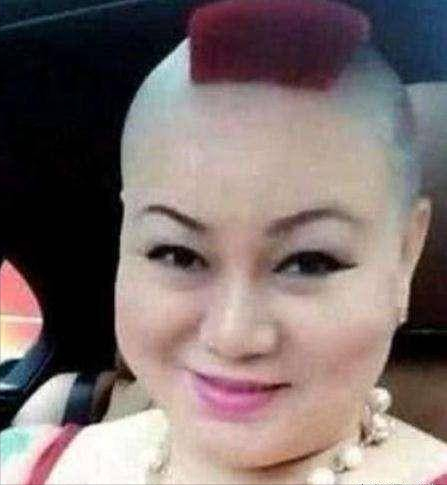 而底子不错的她为啥偏偏要以光头,异服的风格示人?