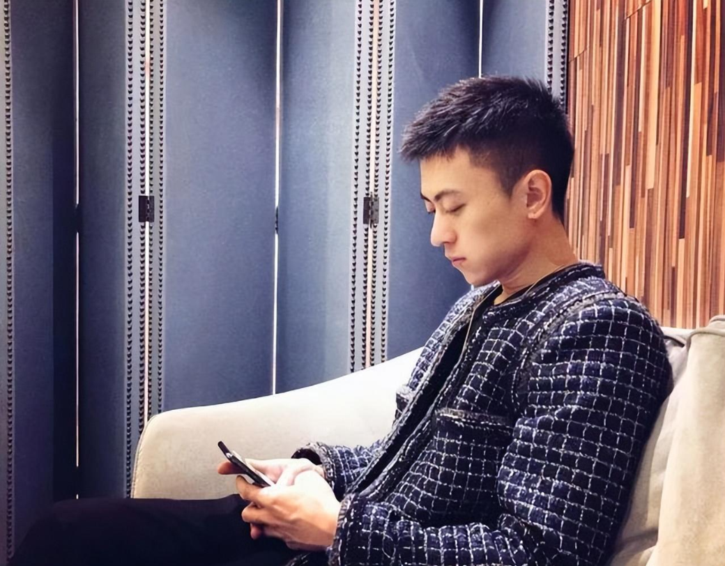 小杨幂韦雪为秦奋赌命生子赚9亿被王思聪怒骂地摊货