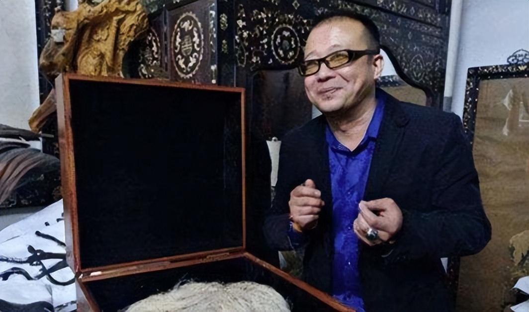 1987年辽宁男子买下一块长满白发的石头半年竟长了2厘米