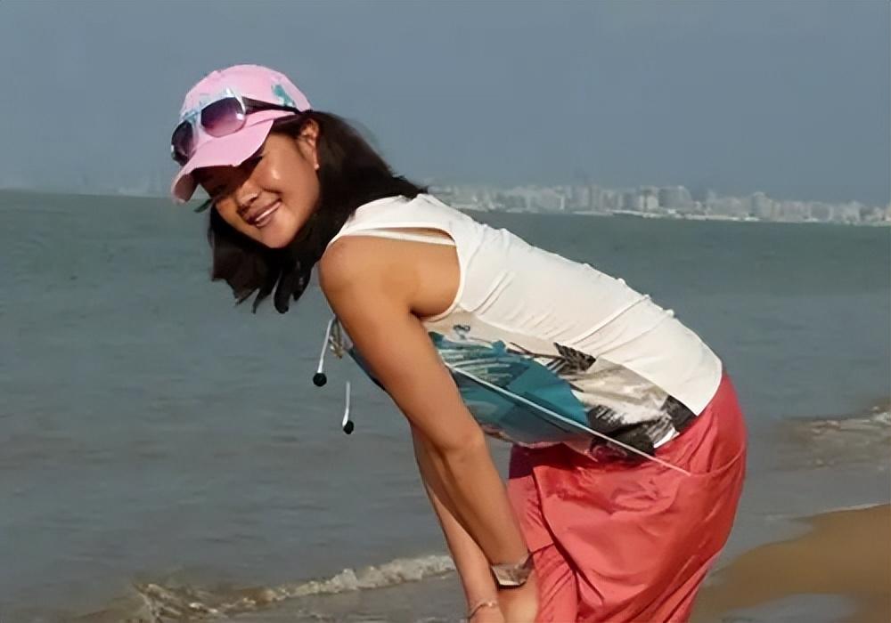 歌手降央卓玛因丈夫高颜值而倒追婚后生3胎如今怎么样了