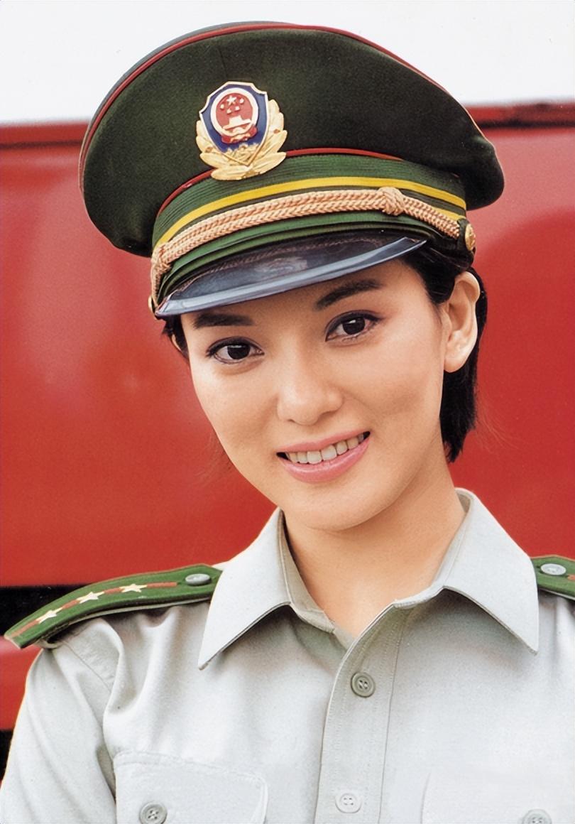 回顾科技脸反面教材初见荧屏惊鸿一瞥再见整容颜垮不敢认