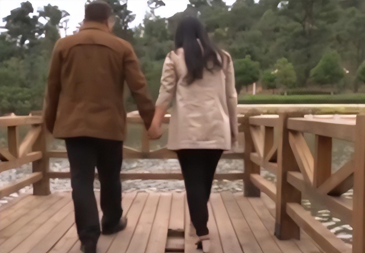 被父母抛弃,她16岁爱上已婚男,18岁怀孕被杀!2012年云南情杀案