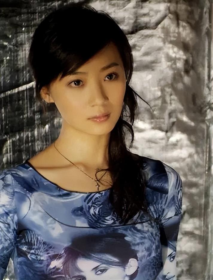 回顾演员曲栅栅嫁给落魄黄海波任劳任怨养夫九年如今苦尽甘来