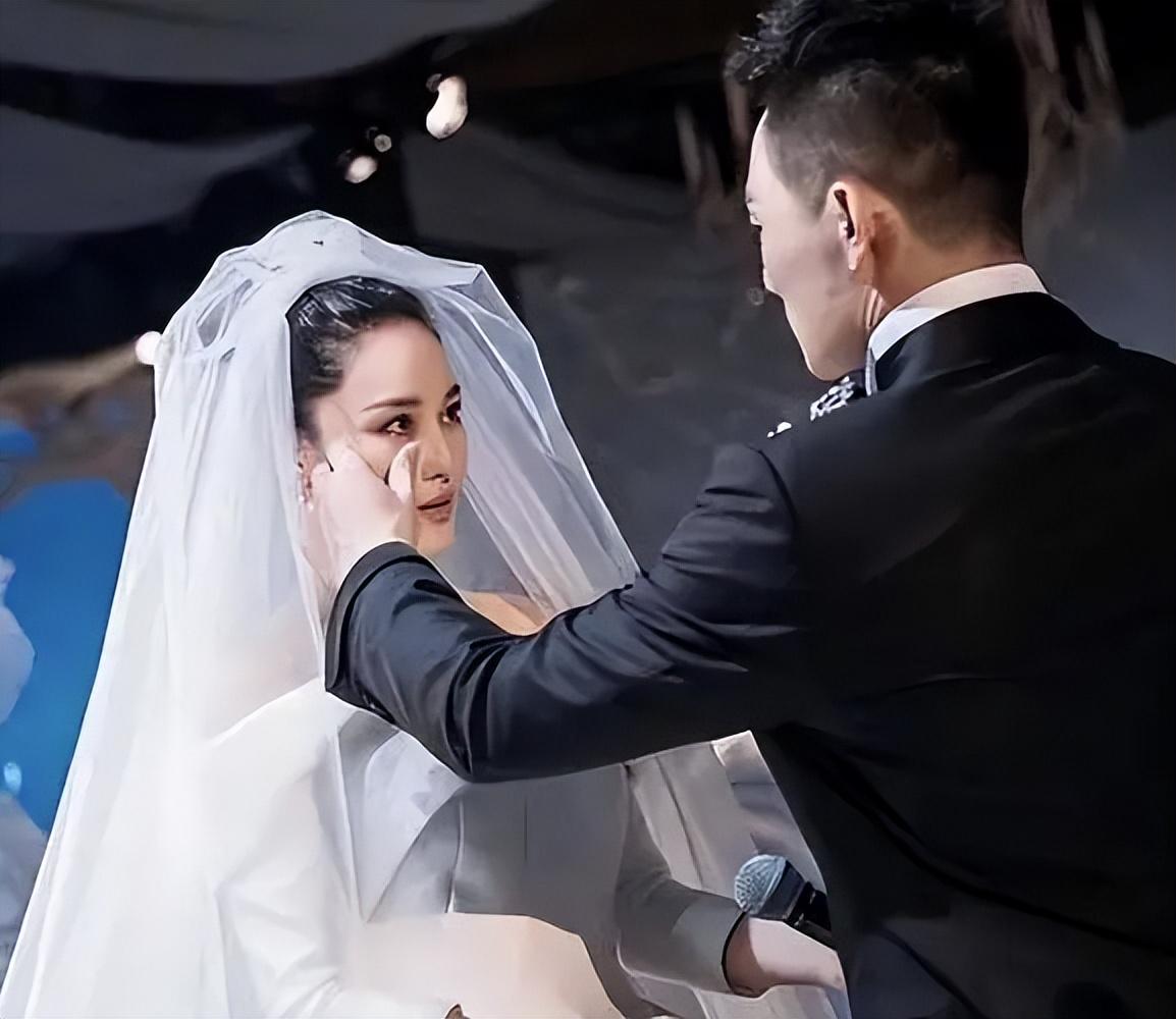 出演了《神雕侠侣》的李莫愁一角,进入大众的视野.