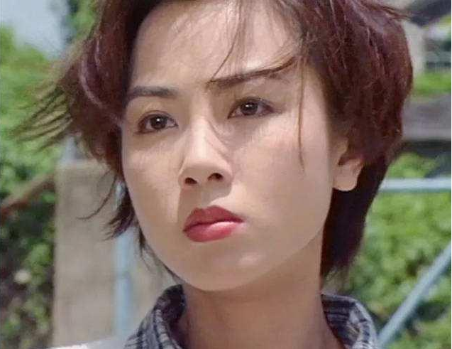 风华绝代梅艳芳夜总会歌女出身穿婚纱垫尿布与观众诀别