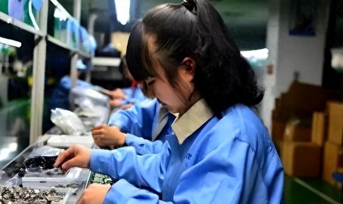 回顾从初中辍学打工妹到夺取世界冠军这个00后只用了五年时间