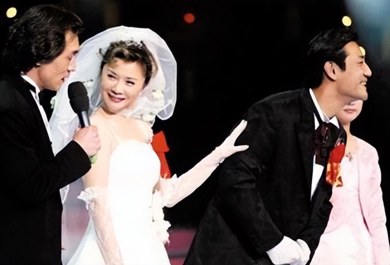 回顾蔡明嫁初恋丁秋星结婚38年生一子如今儿子是她的骄傲