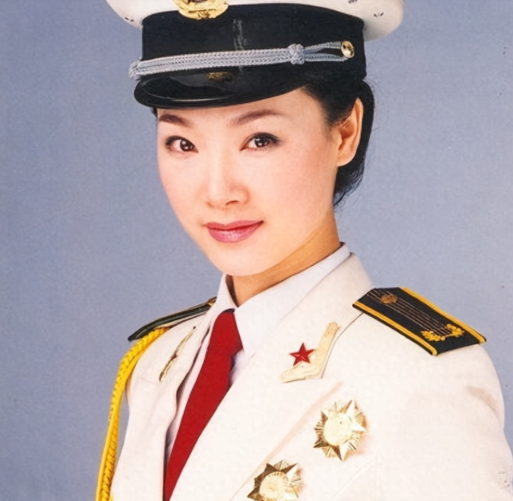 回顾歌唱家吕薇连上春晚15次男友离世后52岁仍单身如今后悔了