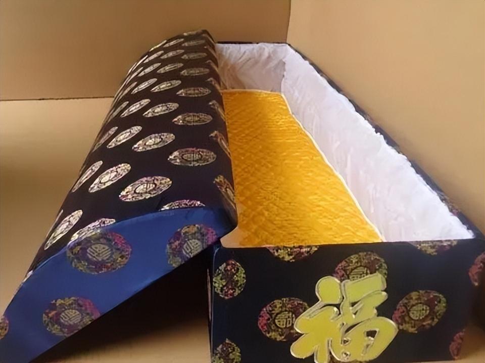 回顾2年接运2000具遗体接尸人王亮这份工作让我越想越害怕