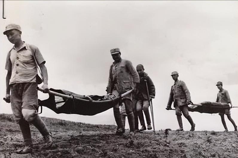 年南昌起义的时候,身为营长的陈赓在指挥作战之际腿部不幸中弹受伤