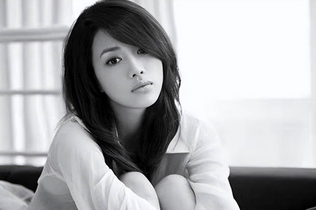 回顾演员张龄心谈16年师生恋35岁生子被宠上天事业爱情两丰收