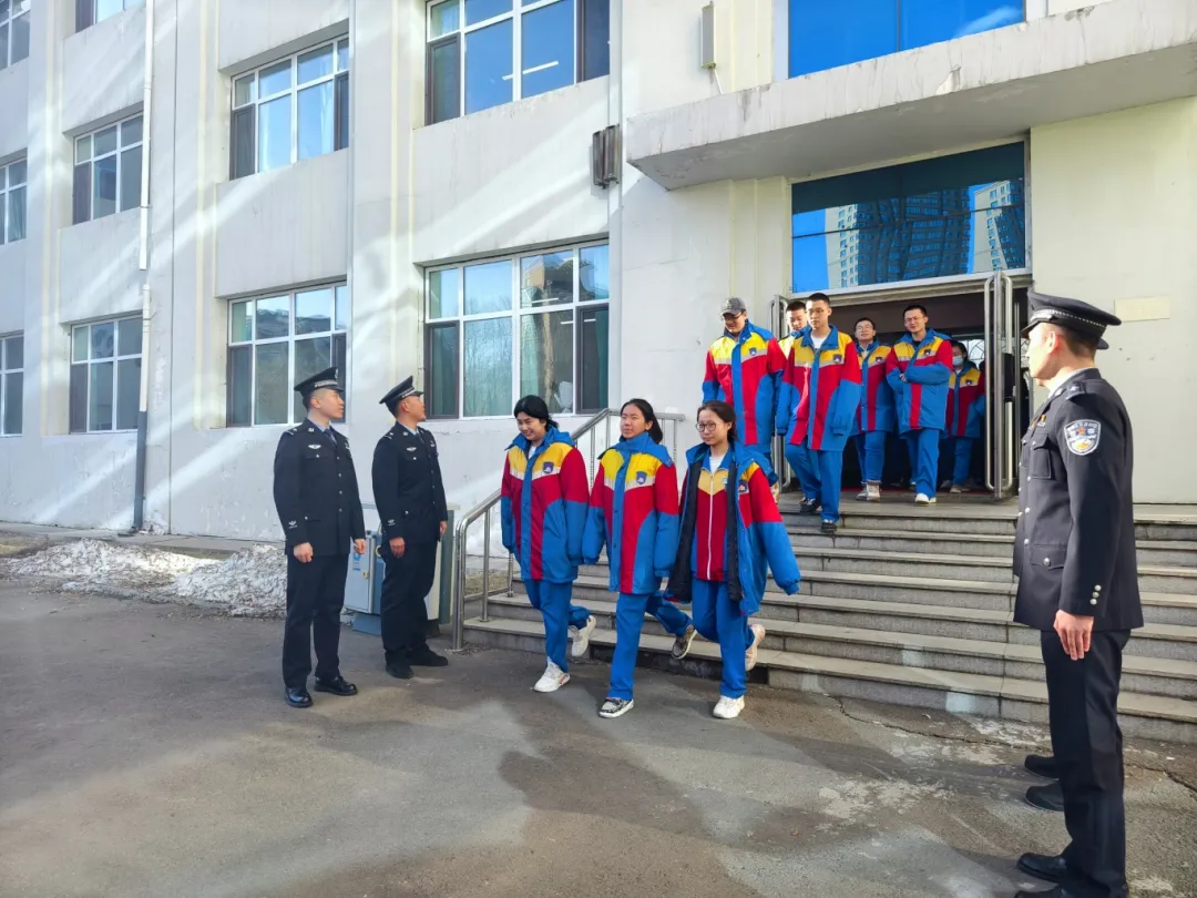佳木斯市公安机关创新开展校园"护苗"集中宣讲行动