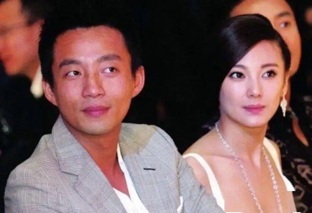 回顾明星怼记者名场面张雨绮王菲人狠话不多周星驰为爱国发飙