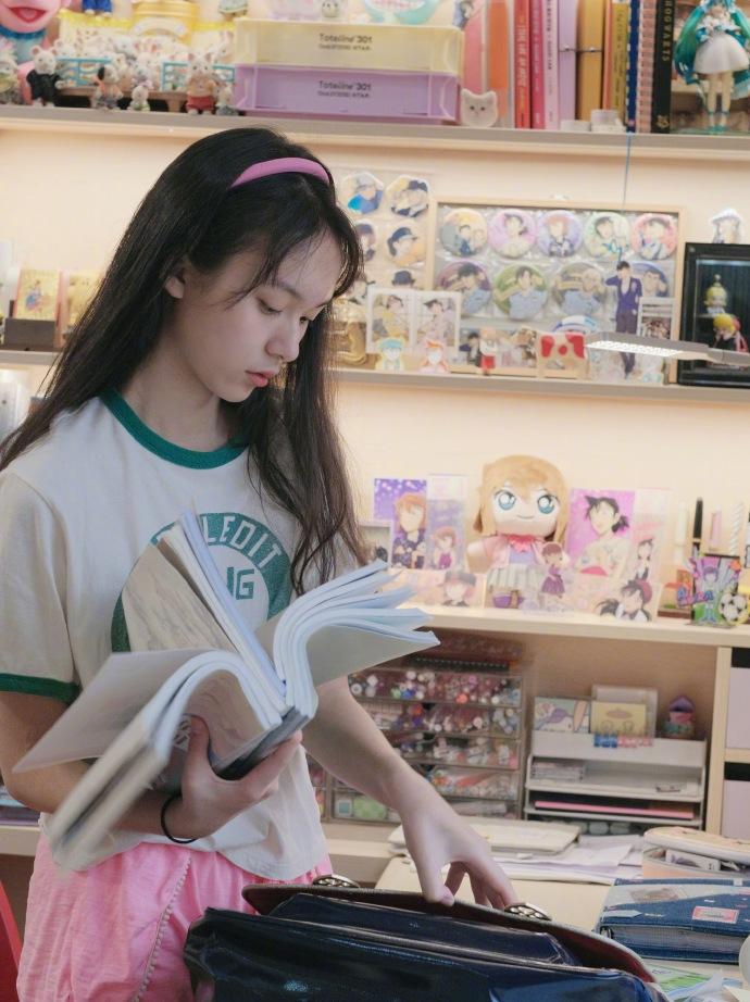 2岁出道年入百万因长相甜美被禁止整容的刘楚恬如今长成啥样