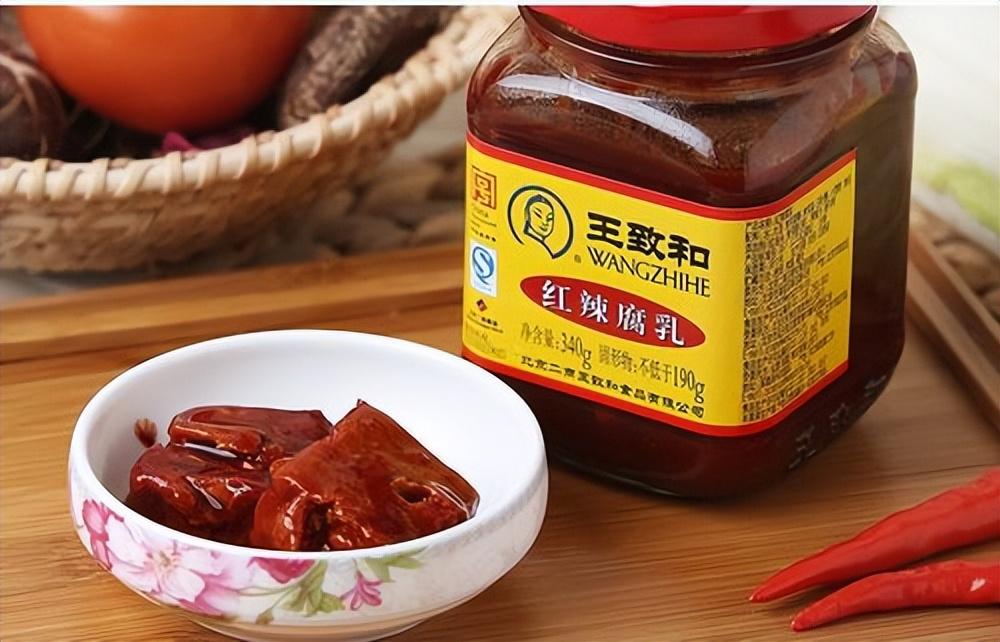 这款豆腐乳是大街小巷中最常见的,过年或者一些重要的日子里,人们都会