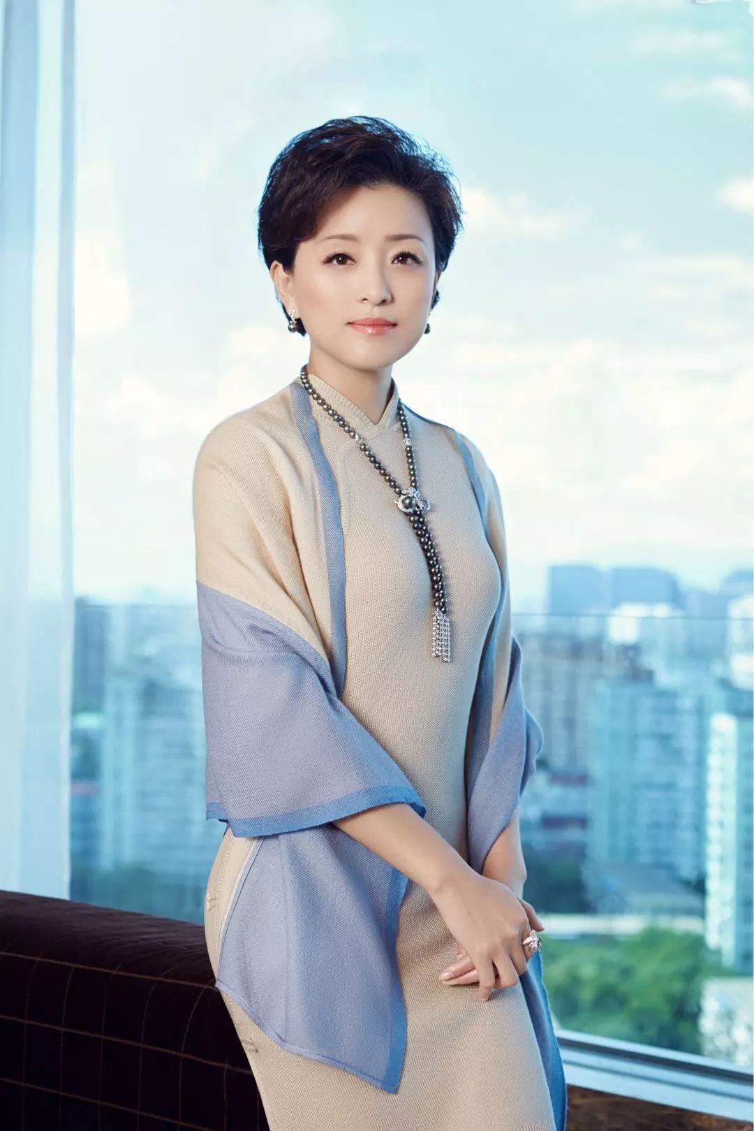 央视名嘴杨澜赴美留学却嫁入豪门丈夫吴征财产学历争议不断