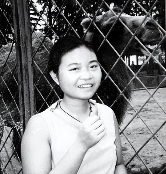 回顾30岁女学霸带母读研2个月后厕所自缢身亡结果如何