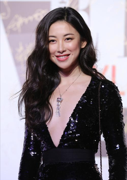 朱珠本身就出生于一个豪门世家.