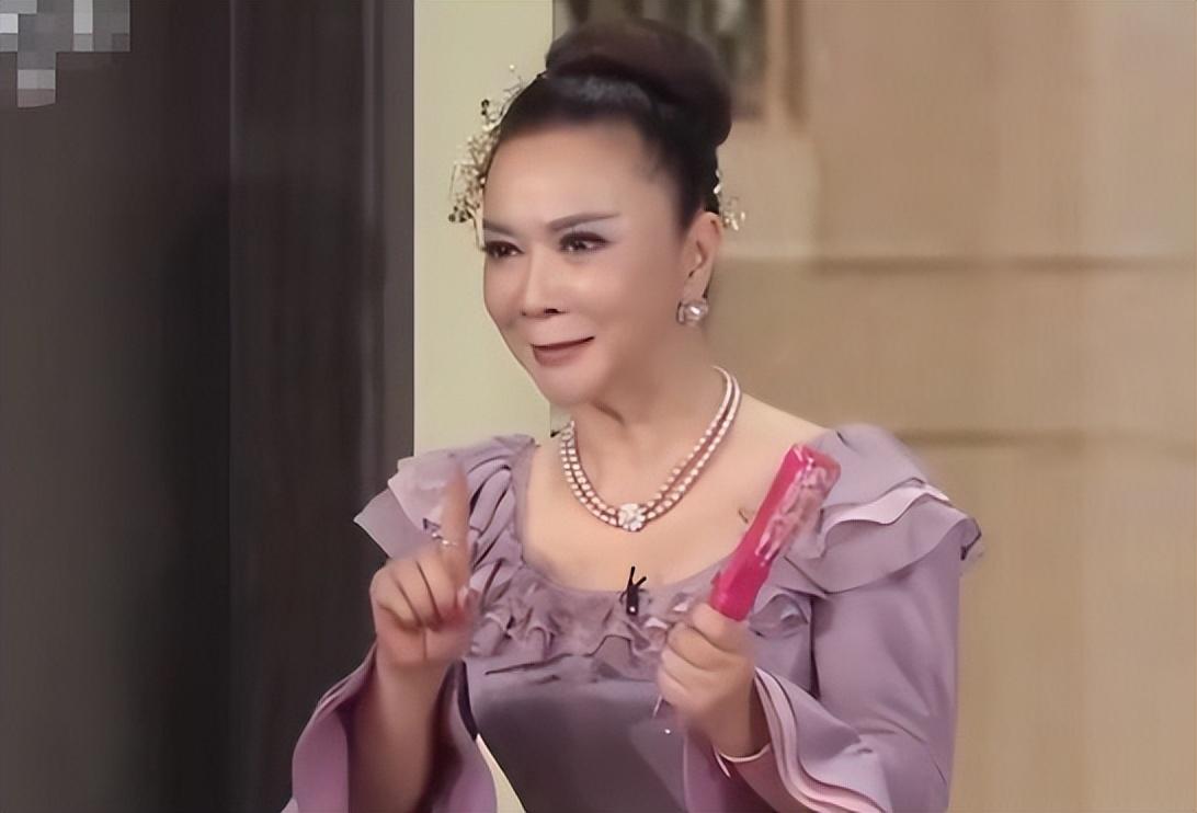 回顾蔡明嫁初恋丁秋星结婚38年生一子如今儿子是她的骄傲