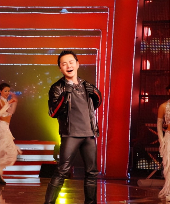 歌手周峰深圳街头离奇失踪9年时间下落不明连家人都找不到