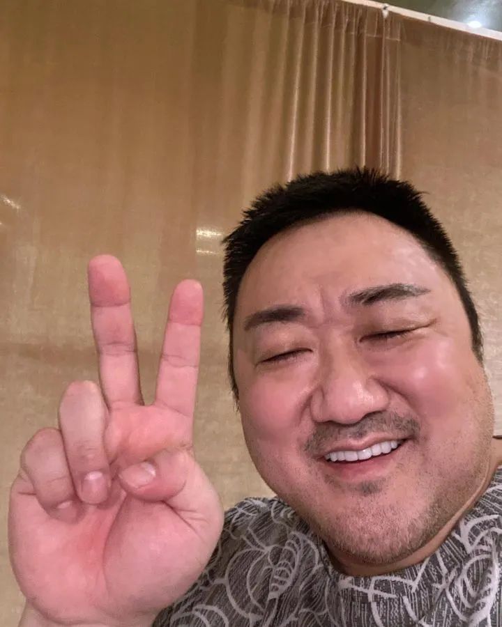 韩国硬汉马东锡要结婚了小17岁娇妻身材炸裂