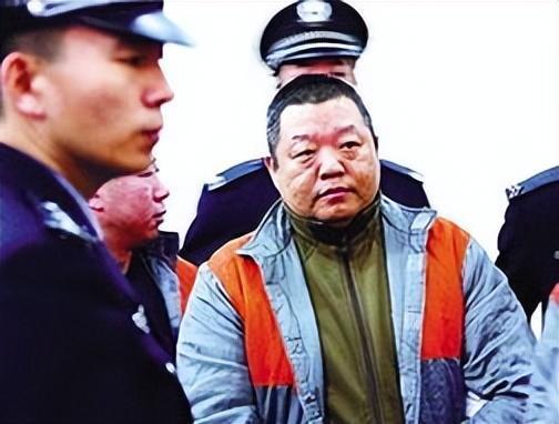 "黑道歌手"臧天朔有多狂?扇梅婷耳光 砸成龙场子 现却无人问津