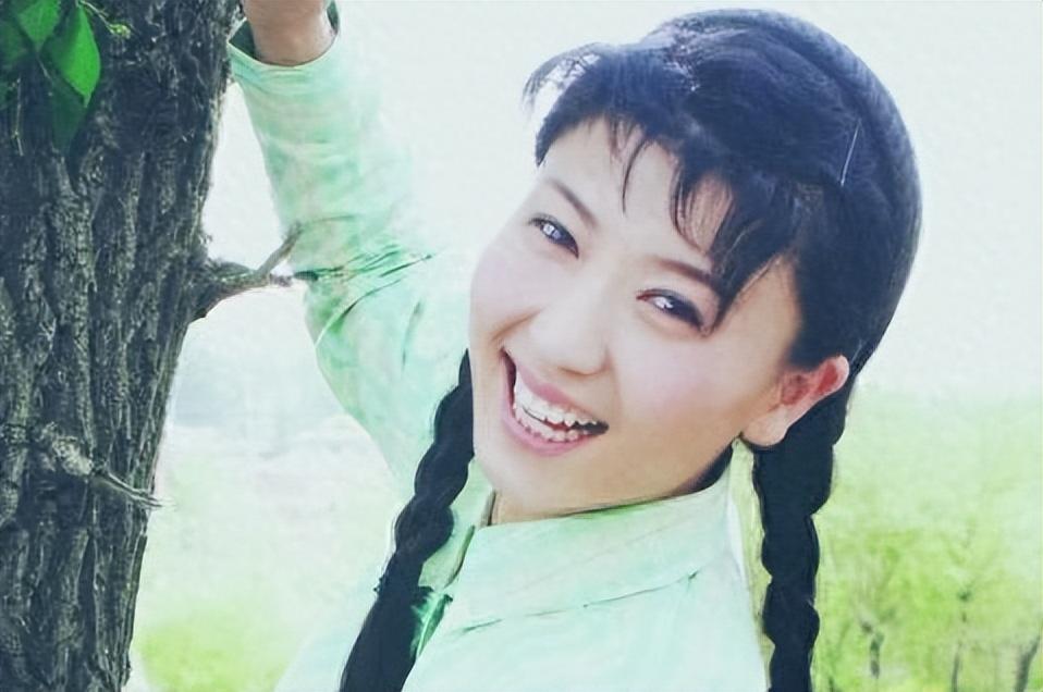 回顾闫学晶嫁大10岁二婚富商46岁高龄产女继女的选择让人泪目