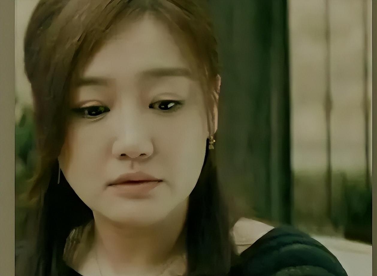 回顾薛佳凝分手15年后胡歌娶妻生子她选择出家背后心酸无人知