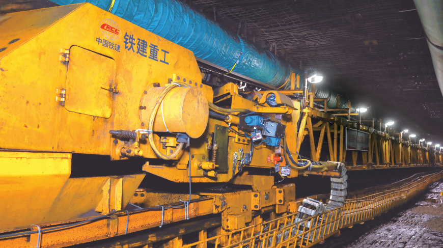 肖华明副总工程师:布尔台煤矿一次成巷高机动性快速掘进系统