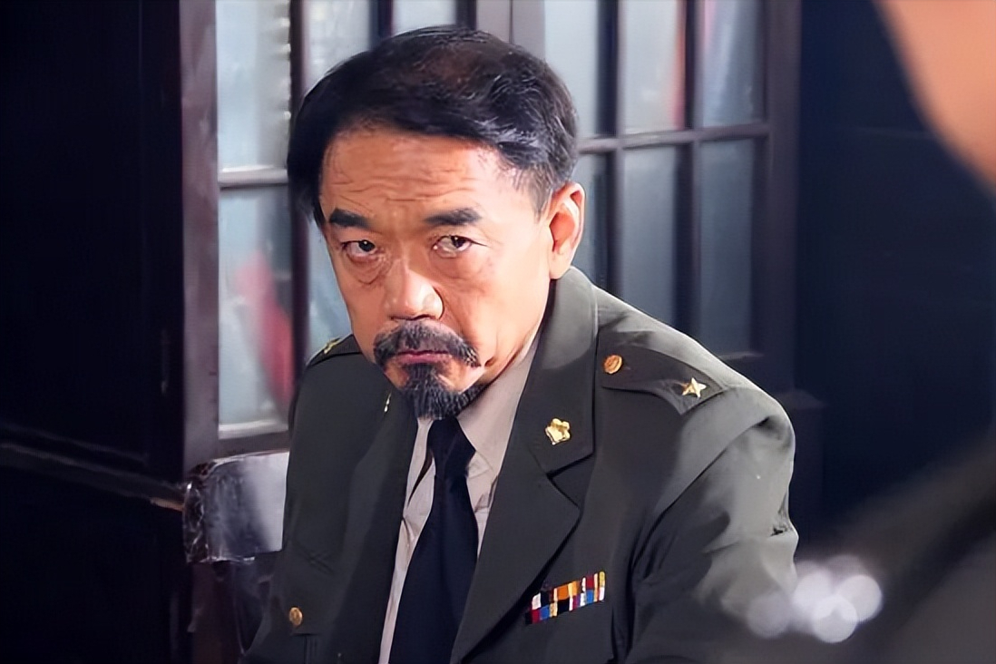 演员尚铁龙:当18年工人,小山羊胡,谢顶,他才不是普通69岁老头