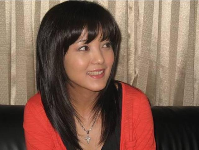 她18岁生女四登春晚红过杨钰莹前男友的身份让她身败名裂